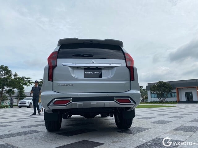 duoi-xe-mitsubishi-pajero-sport
