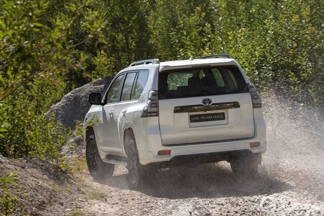 duoi-xe-toyota-prado-2022