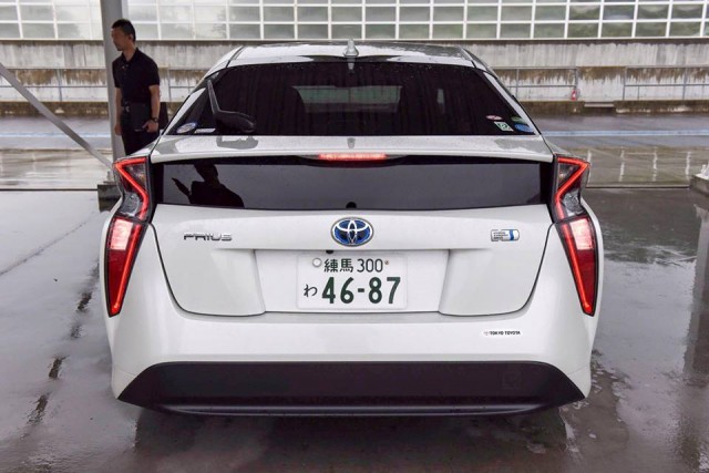 duoi-xe-toyota-prius