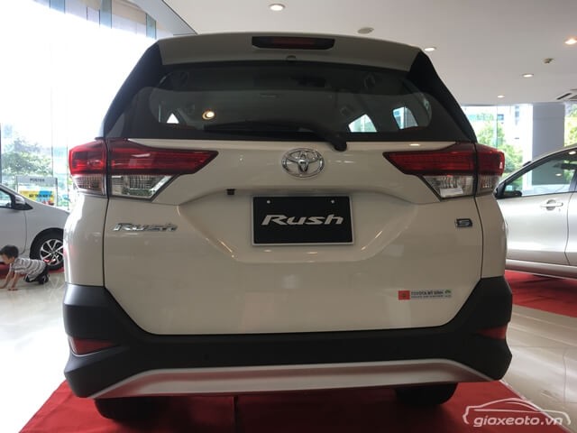 duoi-xe-toyota-rush