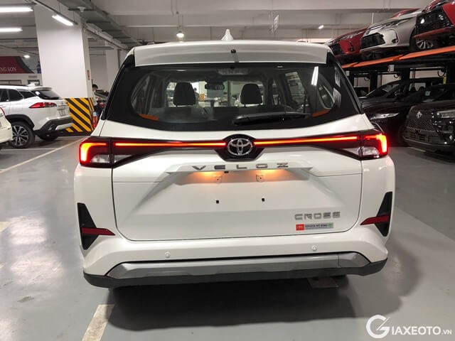 duoi-xe-toyota-veloz-2023