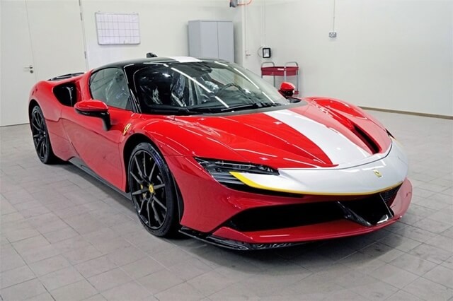 ferrari-sf90-stradale-gia-bao-nhieu