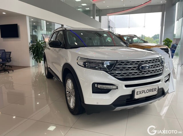 ford-explorer-2023-co-gi-moi
