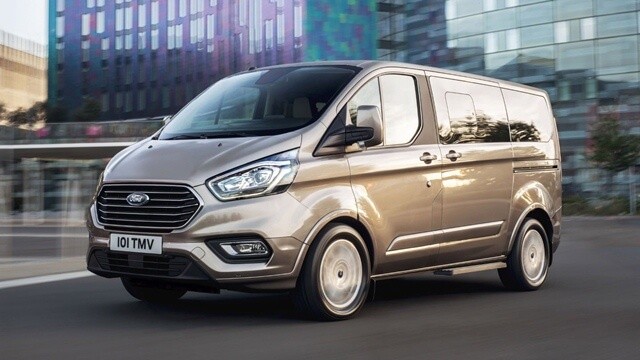 ford-tourneo-gia-bao-nhieu