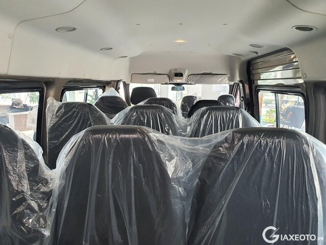 ghe-xe-ford-transit-2023