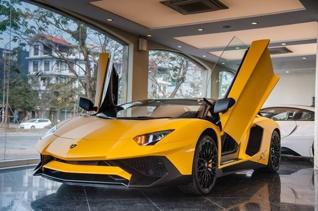 gia-Sieu-xe-Lamborghini-Aventador-SV-roadste