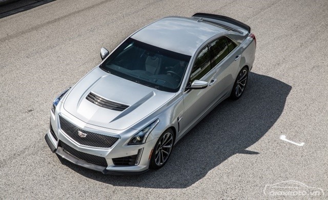 gia-xe-Cadillac-CTS-V