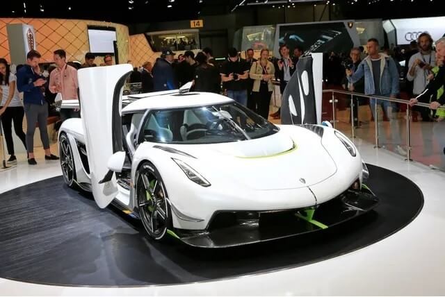 gia-xe-Koenigsegg-Jesko