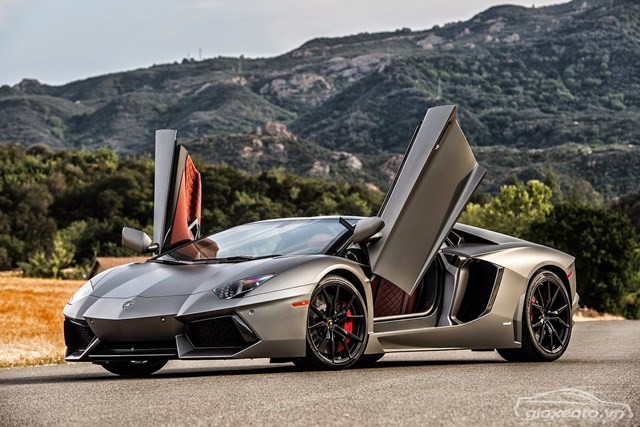 gia-xe-Lamborghini-Aventador-LP-700-4-Roadster