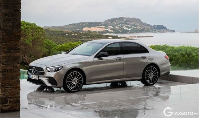 gia-xe-Mercedes-E300-amg