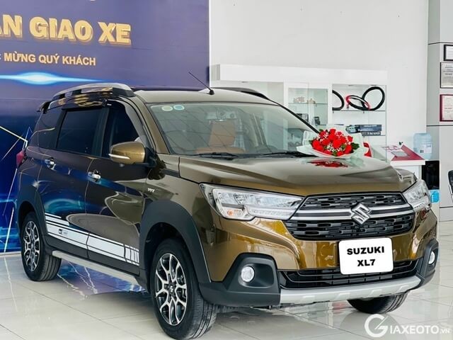 gia-xe-Suzuki-XL7-2023