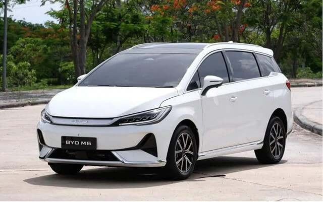 gia-xe-byd-m6