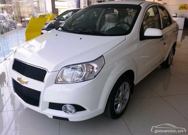 gia-xe-chevrolet-aveo-mau-trang