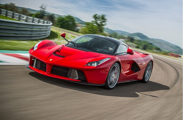 gia-xe-ferrari
