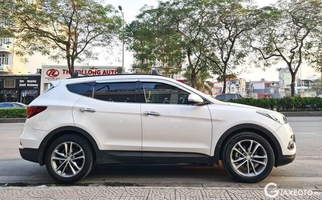 gia-xe-hyundai-santafe-cu-2017-2018