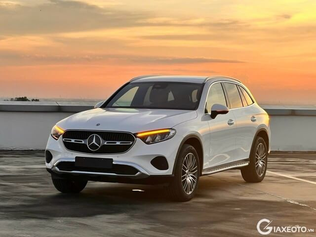 gia-xe-mercedes-glc200-2024