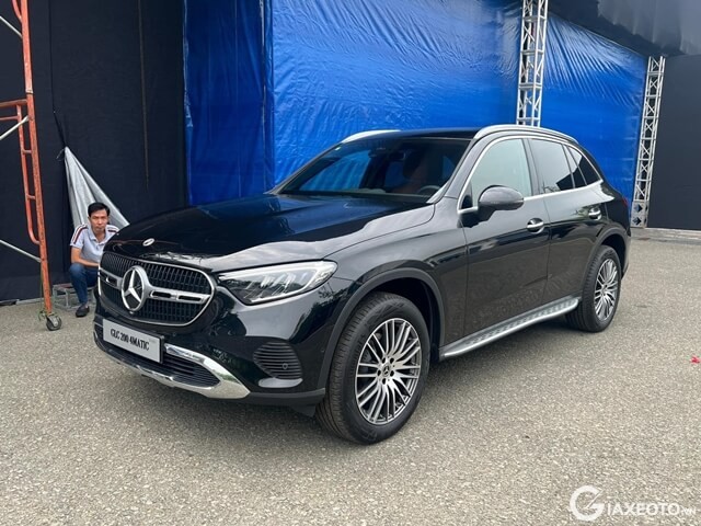 gia-xe-mercedes-glc200-4matic