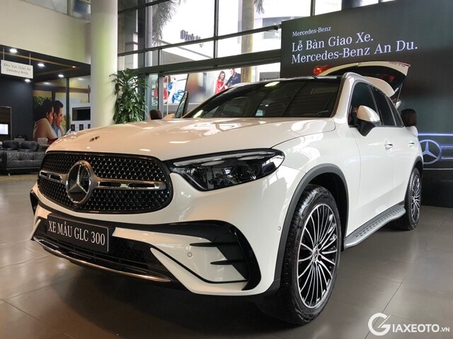 gia-xe-mercedes-glc300-the-he-moi