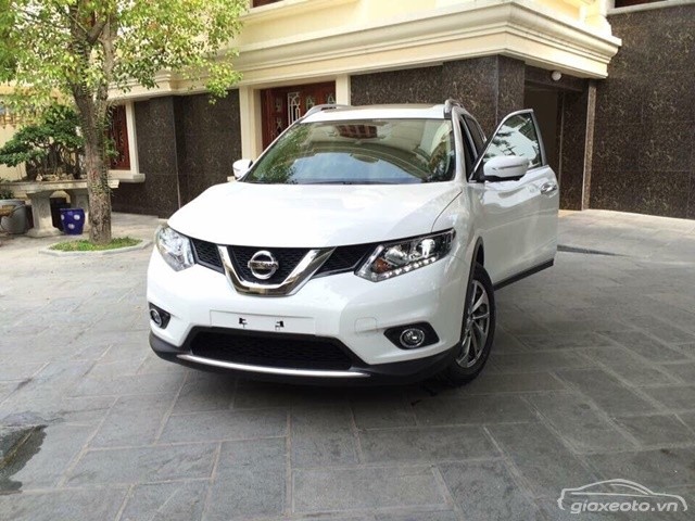 gia-xe-nissan-x-trail-mau-trang