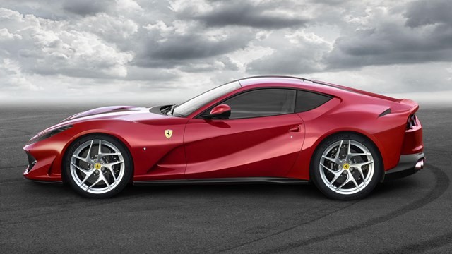 gia-xe-oto-ferrari-812-superfast