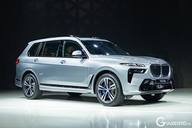 gia-xe-suv-bmw-x7