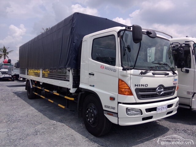 gia-xe-tai-hino-thung-mui-bat