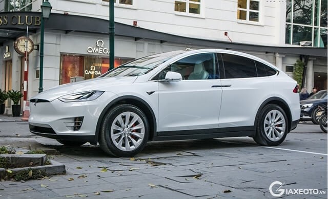 gia-xe-tesla-model-x-p100d-tai-viet-nam