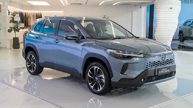 gia-xe-toyota-corolla-cross-hev-hybrid-2025