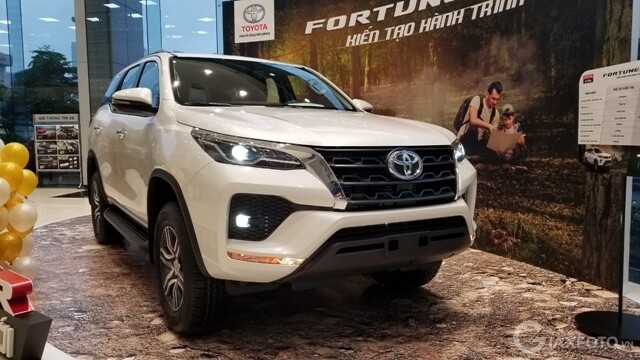 gia-xe-toyota-fortuner-may-dau-so-tu-dong