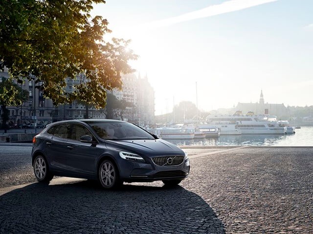 gia-xe-volvo-v40.jpg