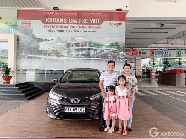 giao-xe-moi-cho-khach-hang-tai-toyota-binh-duong