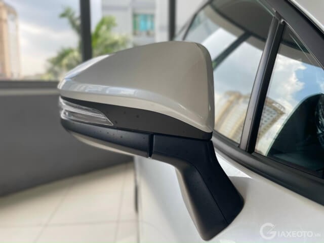 guong-chieu-hau-ngoai-toyota-cross-2022