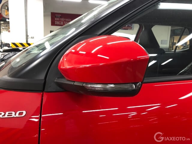 guong-chieu-hau-ngoai-toyota-raize
