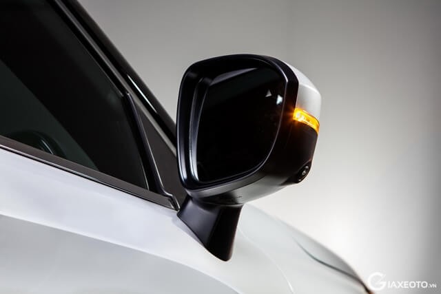 guong-chieu-hau-ngoai-xe-Mitsubishi-Outlander-2024