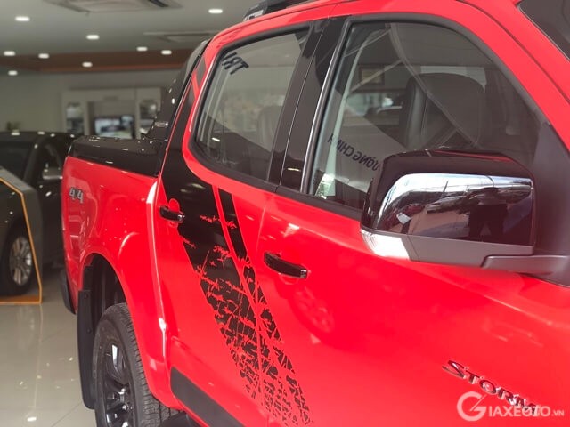 guong-chieu-hau-ngoai-xe-chevrolet-colorado