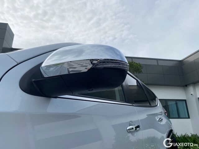 guong-chieu-hau-ngoai-xe-mitsubishi-pajero-sport