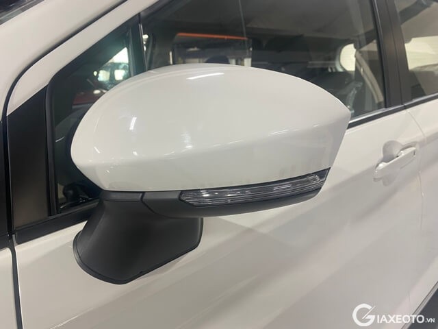 guong-chieu-hau-ngoai-xe-toyota-avanza-2022