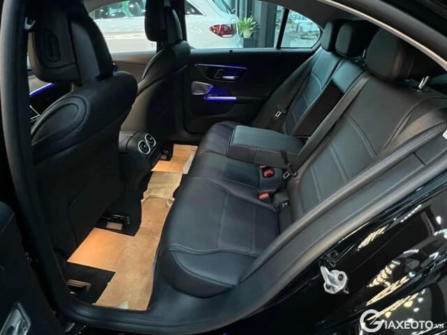 hang-ghe-thu-2-xe-mercedes-benz-c200-noi-that-den