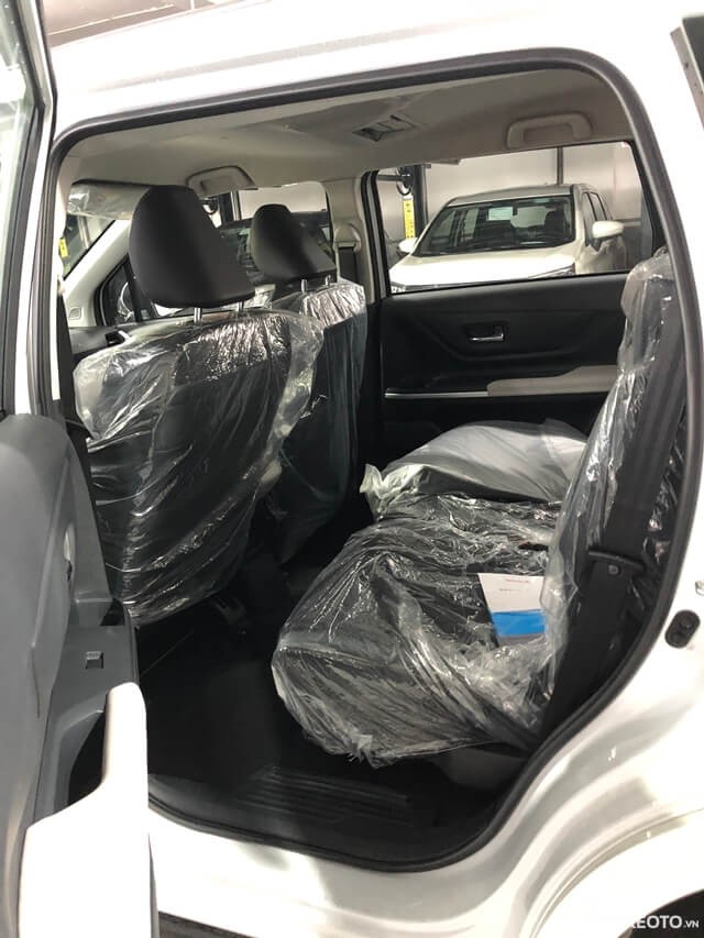 hang-ghe-thu-2-xe-toyota-veloz