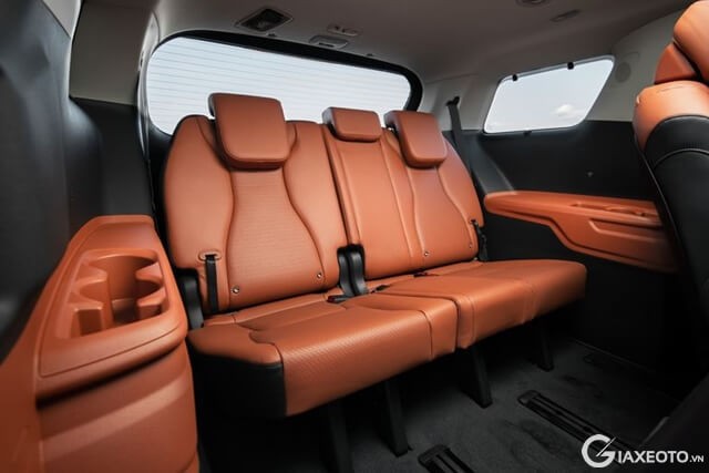 hang-ghe-thu-3-xe-Kia-Carnival