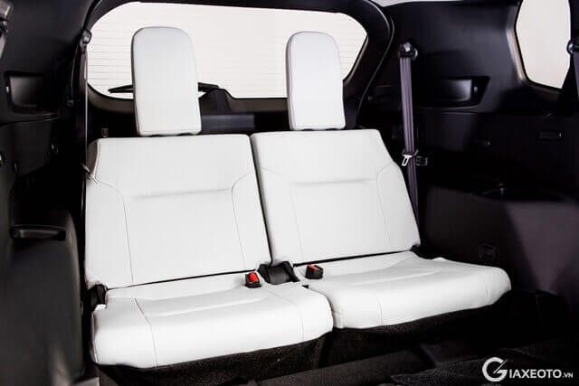 hang-ghe-thu-3-xe-Mitsubishi-Outlander-2024