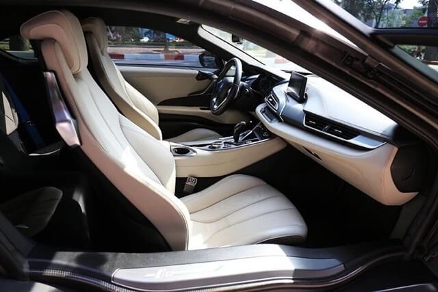 hang-ghe-truoc-xe-bmw-i8-tai-viet-nam