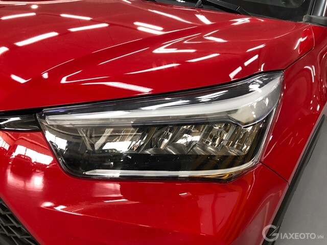 den-truoc-xe-toyota-raize
