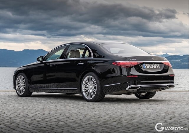 hong-xe-Mercedes-Benz-S500-mau-den