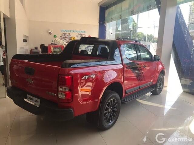 hong-xe-chevrolet-colorado