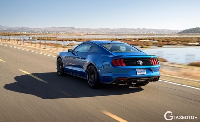hong-xe-ford-mustang