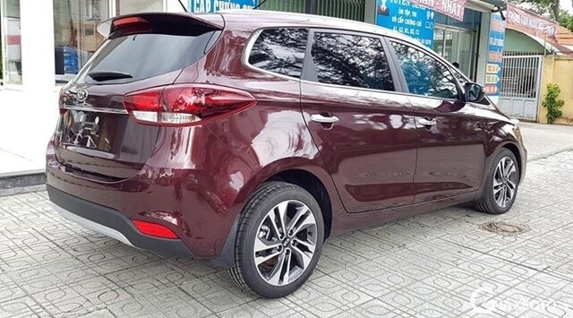 hong-xe-kia-rondo