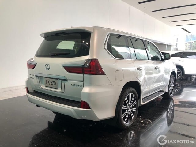 hong-xe-lexus-lx570