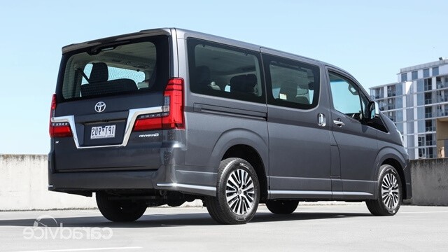 hong-xe-toyota-granvia