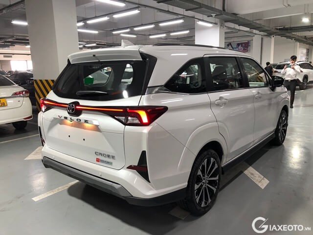 hong-xe-toyota-veloz-2023